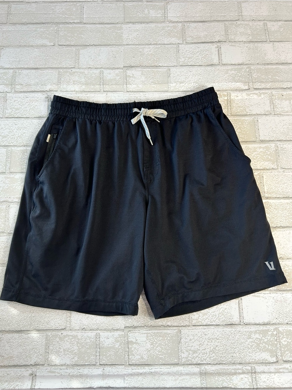 Vuori Men's Black Athletic Drawstring Shorts Extra Large